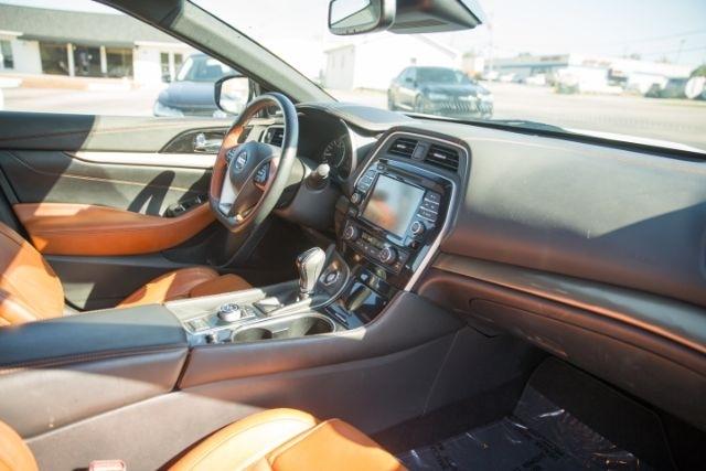 Nissan Maxima  2020