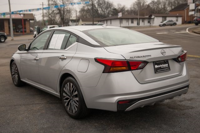 Nissan Altima  2023