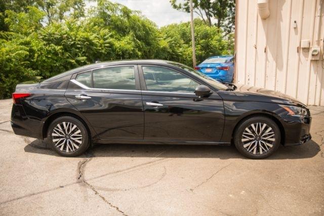 Nissan Altima  2024