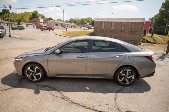 Hyundai Elantra  2023