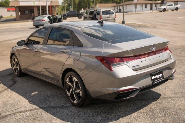 Hyundai Elantra  2023