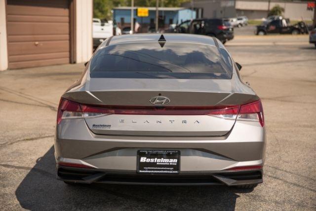 Hyundai Elantra  2023