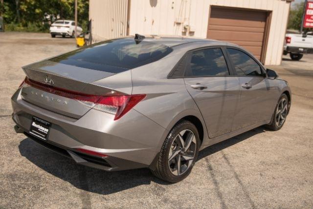 Hyundai Elantra  2023