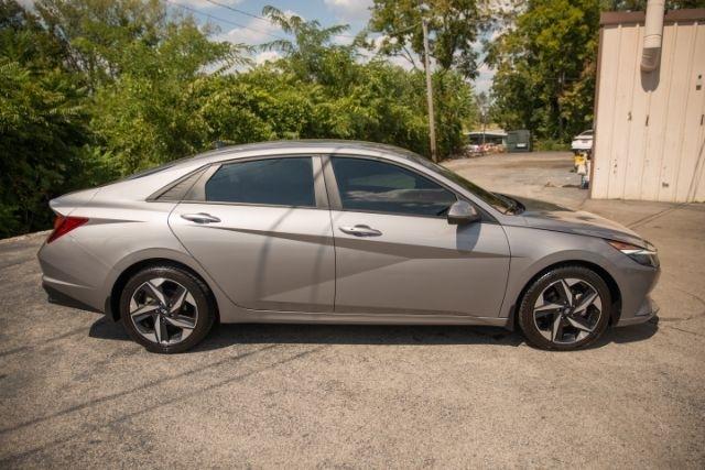 Hyundai Elantra  2023