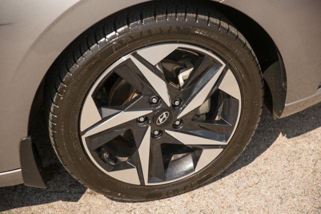 Hyundai Elantra  2023