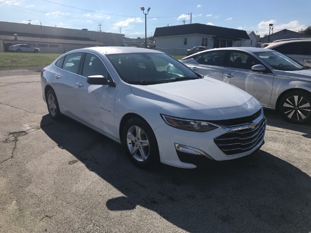 2020 Chevrolet Malibu LS photo 2
