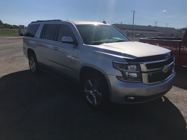 2017 Chevrolet Suburban LT photo 2