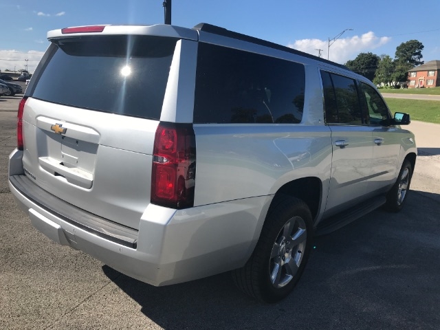 2017 Chevrolet Suburban LT photo 3