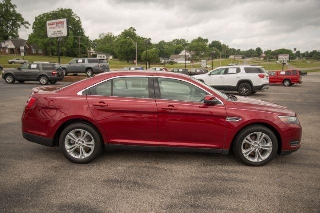 Ford Taurus  2016