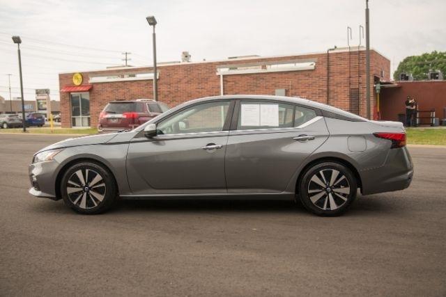 Nissan Altima  2021