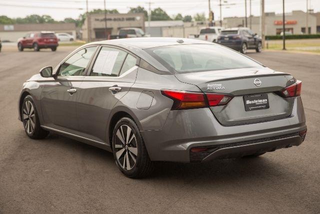 Nissan Altima  2021
