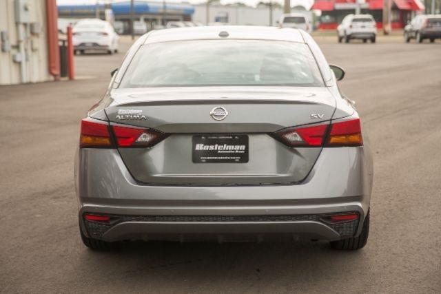 Nissan Altima  2021