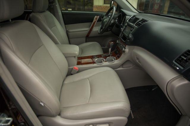 Toyota Highlander  2013