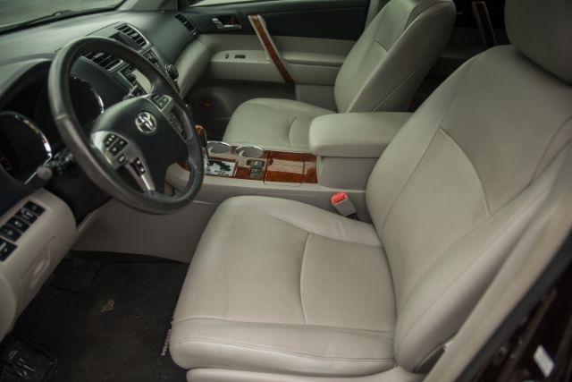 Toyota Highlander  2013