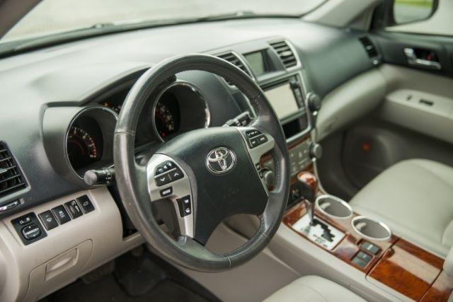 Toyota Highlander  2013