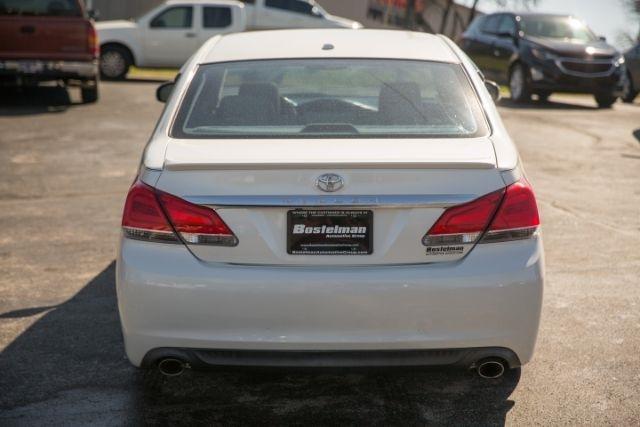 Toyota Avalon  2011
