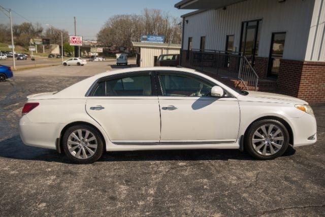 Toyota Avalon  2011