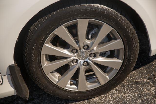 Toyota Avalon  2011