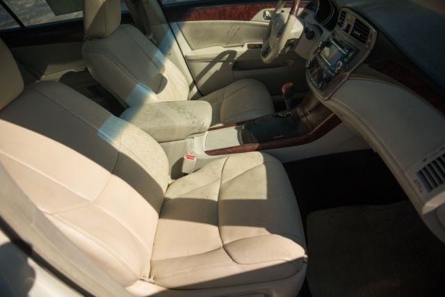 Toyota Avalon  2011