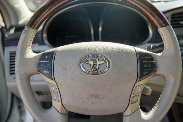 Toyota Avalon  2011