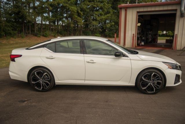 Nissan Altima  2024