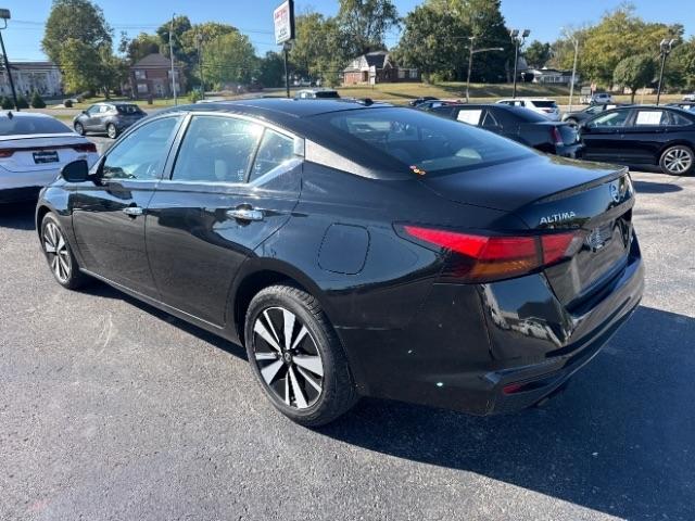 Nissan Altima  2022