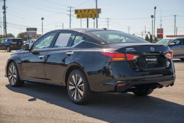 Nissan Altima  2022
