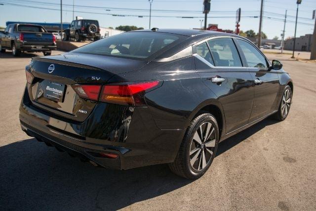 Nissan Altima  2022