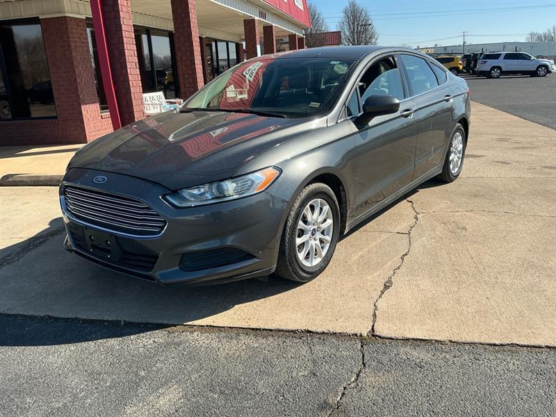 Ford Fusion S 2015