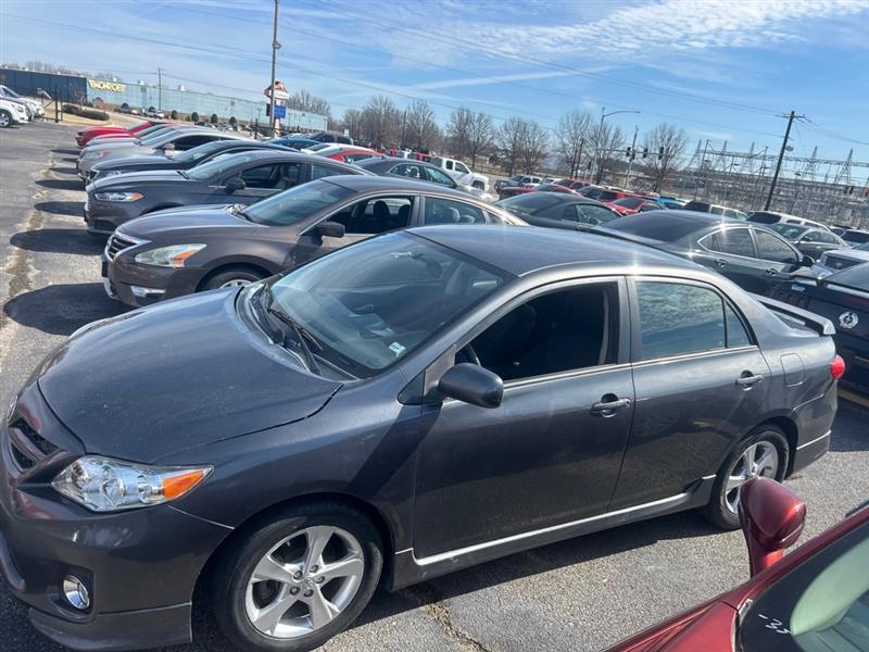 Toyota Corolla S 5-Speed MT 2013