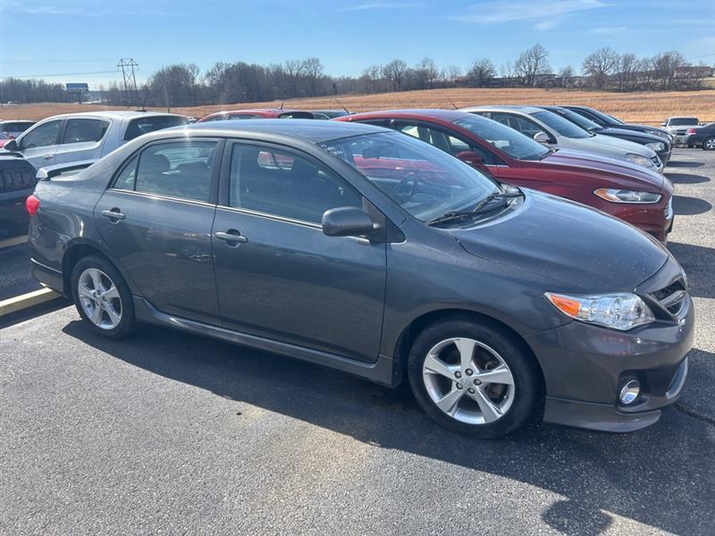 Toyota Corolla S 5-Speed MT 2013