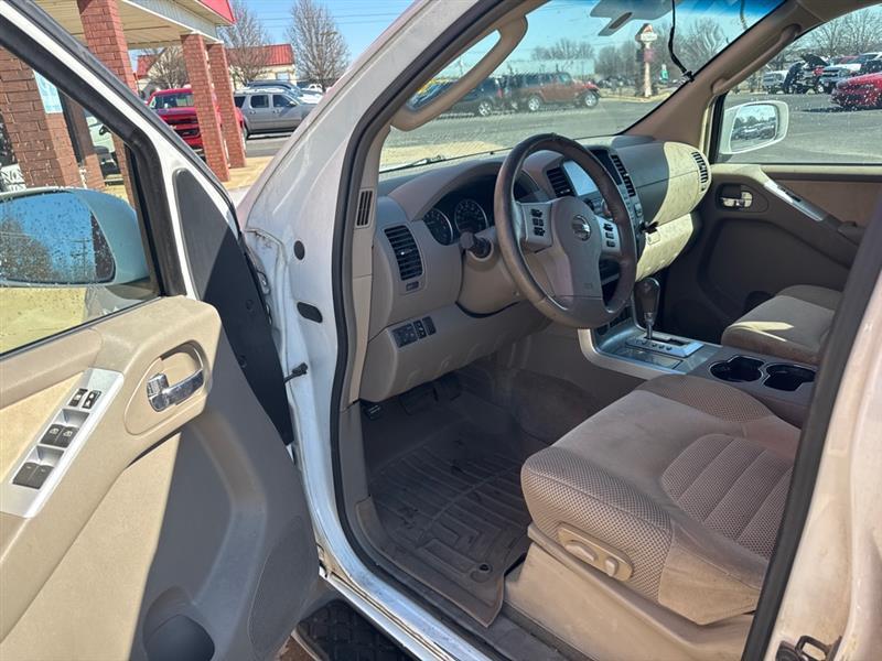 Nissan Pathfinder S 2WD 2011