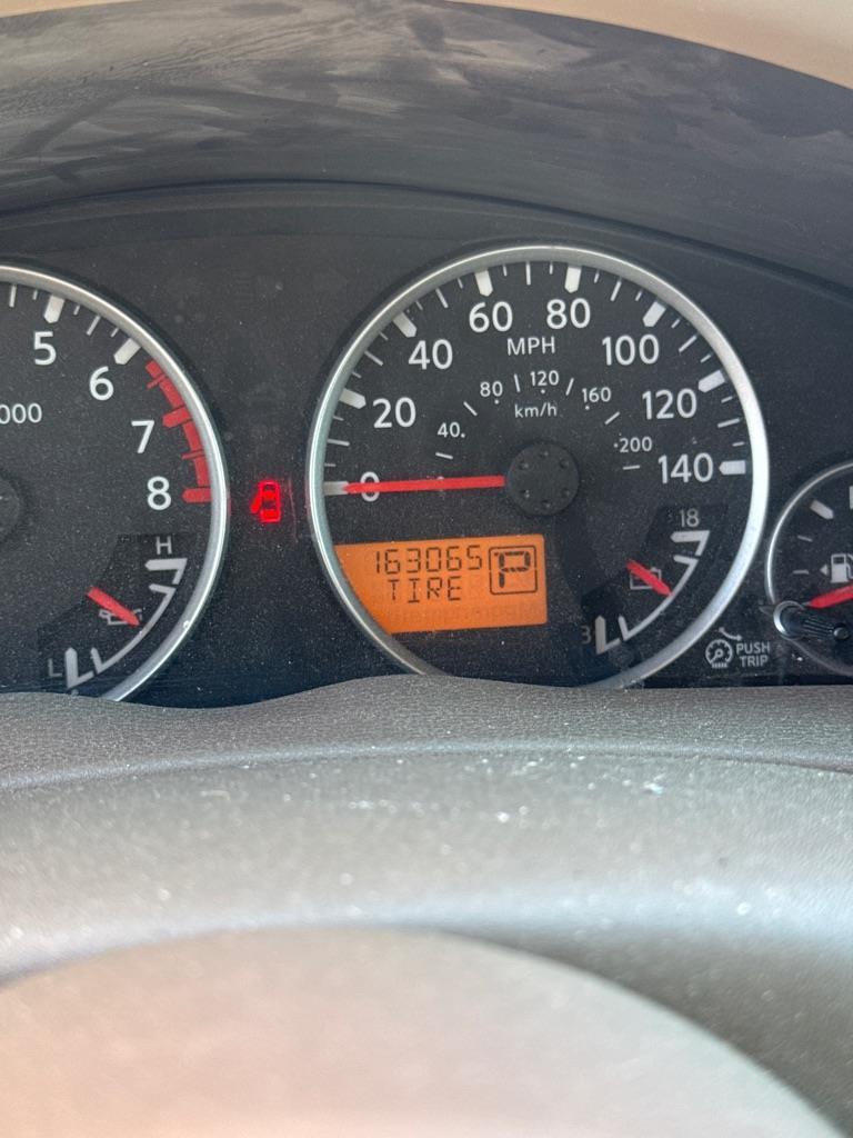 Nissan Pathfinder S 2WD 2011