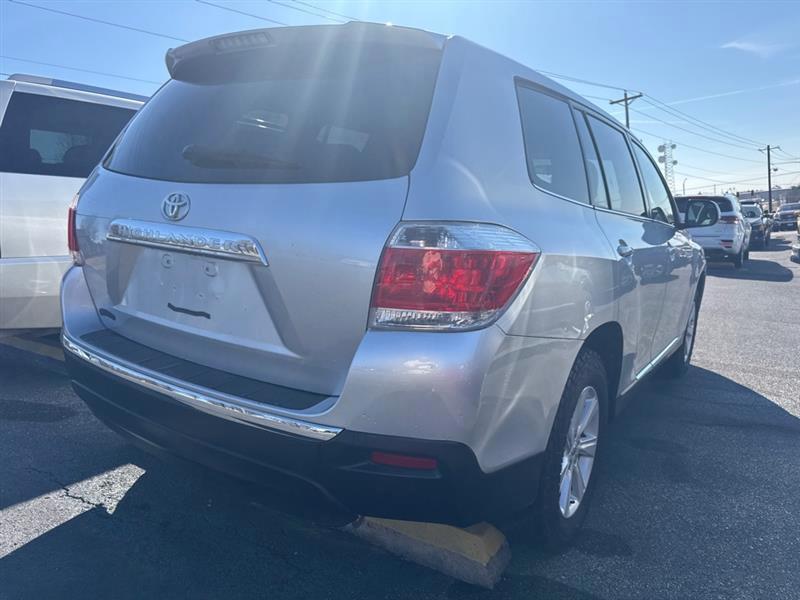 Toyota Highlander Base 2WD I4 2013