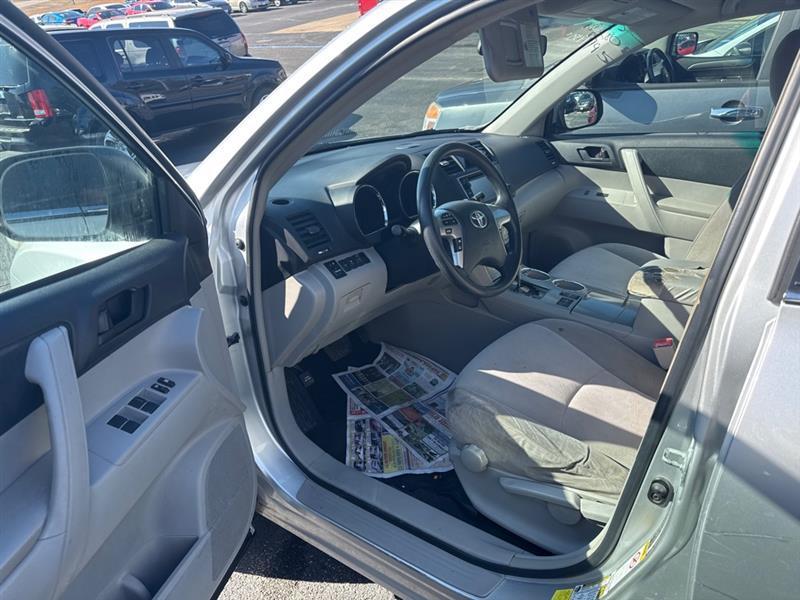 Toyota Highlander Base 2WD I4 2013