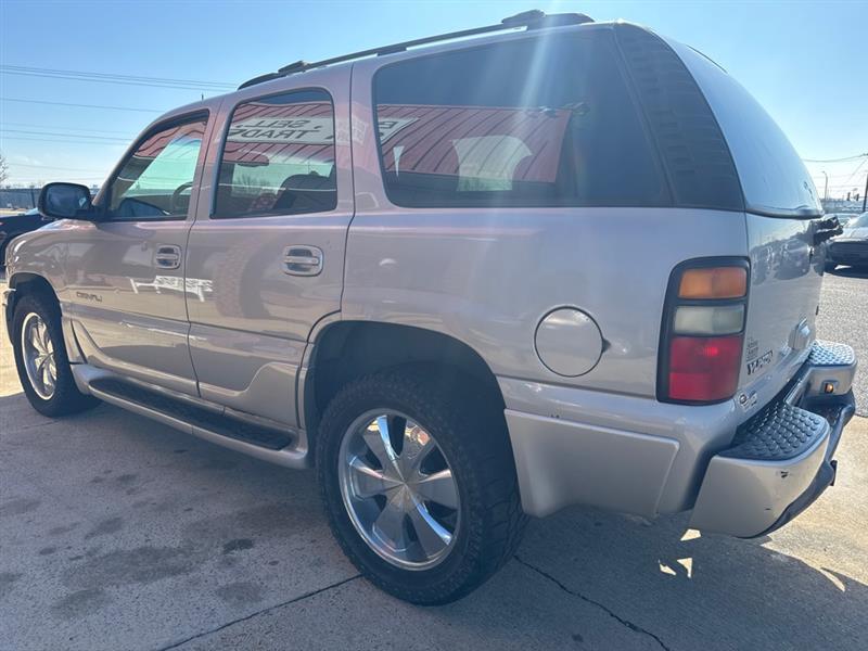 GMC Yukon Denali Base 2004