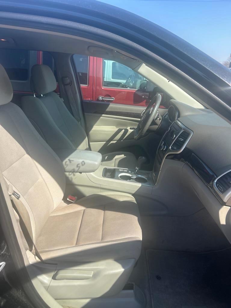 Jeep Grand Cherokee Laredo 2WD 2012