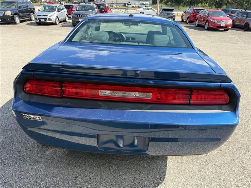 Dodge Challenger SE 2010
