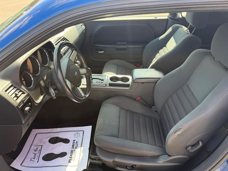 Dodge Challenger SE 2010
