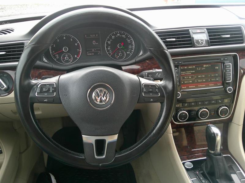 Volkswagen Passat SEL 2013