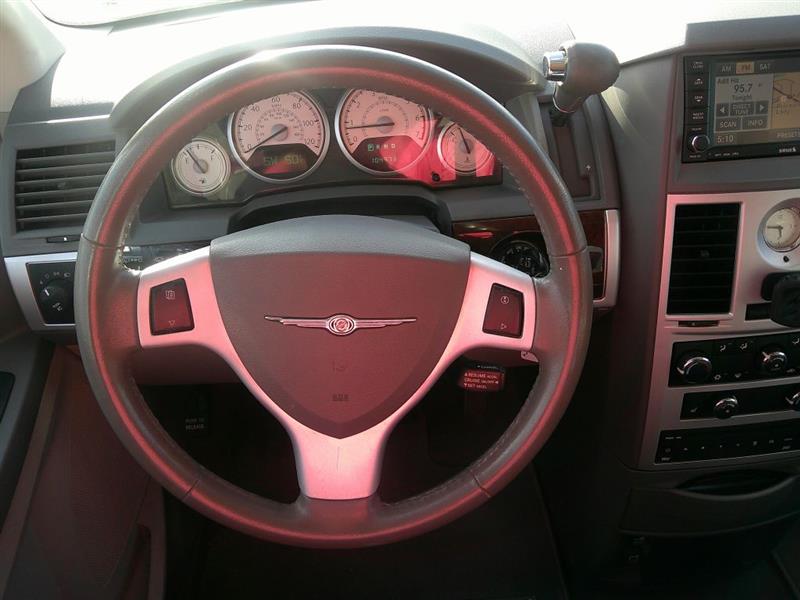 Chrysler Town & Country Touring 2010