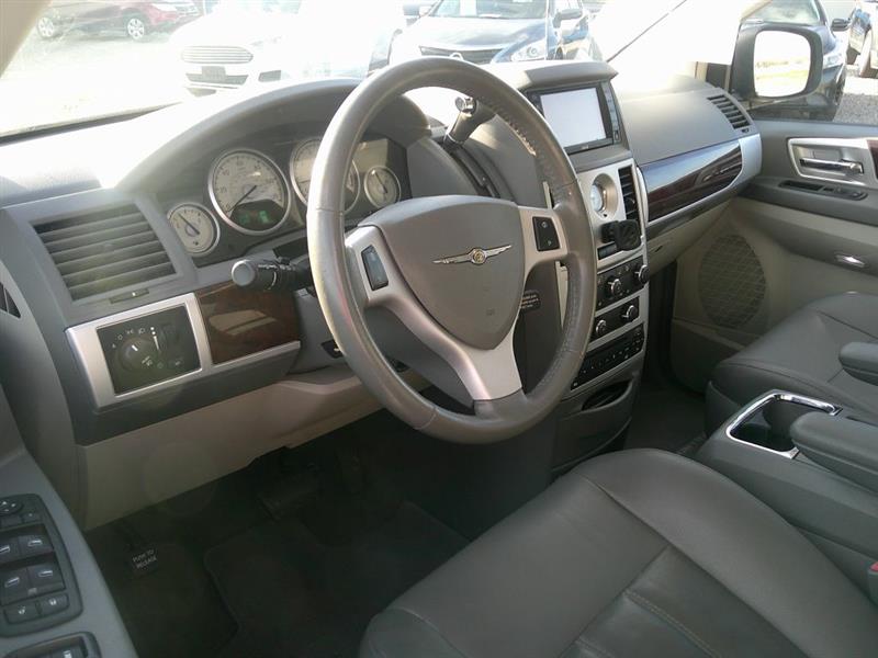 Chrysler Town & Country Touring 2010