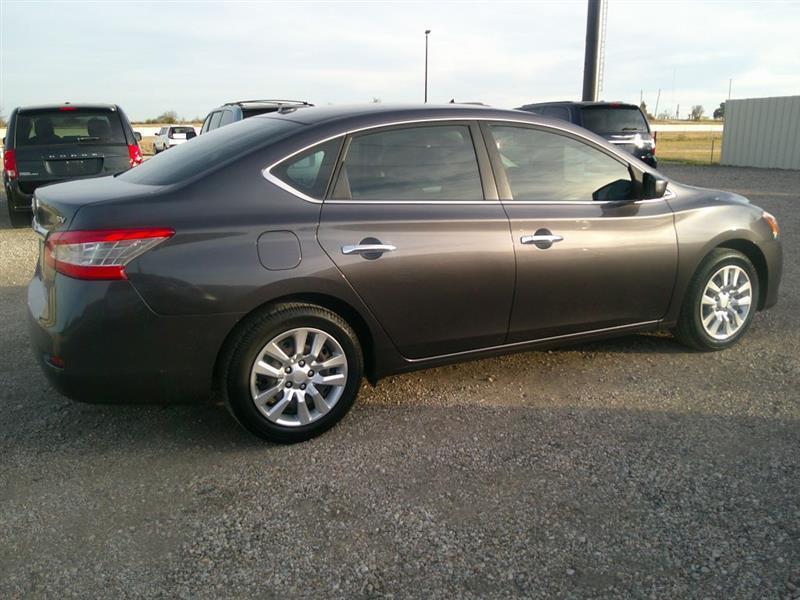 Nissan Sentra S 2015