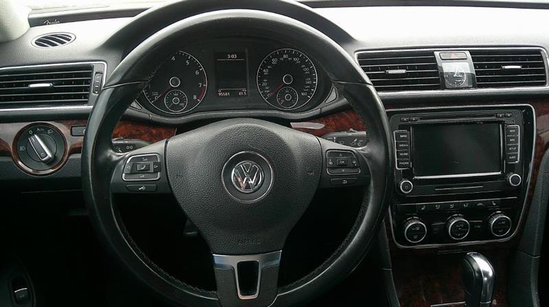 Volkswagen Passat SEL 2013