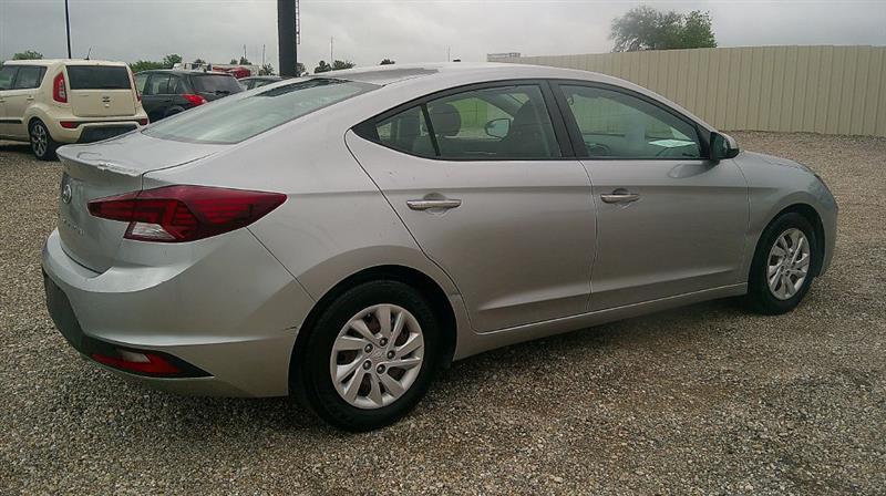 Hyundai Elantra  2020