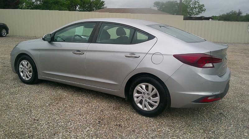 Hyundai Elantra  2020