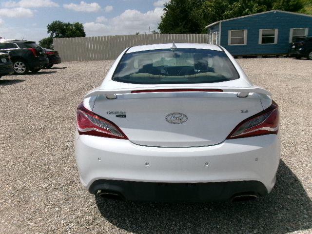 Hyundai Genesis Coupe  2016