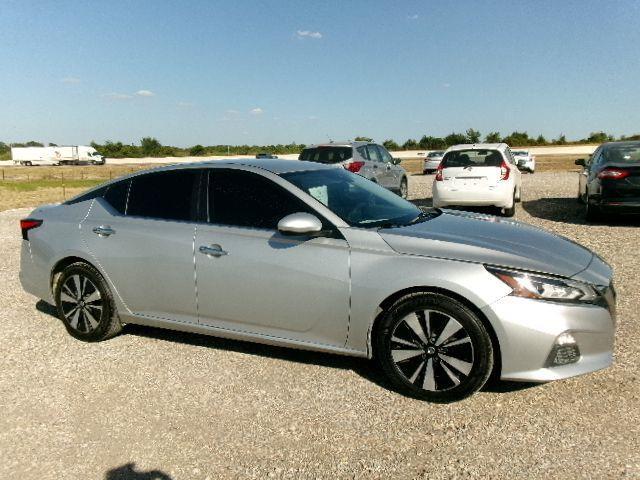 Nissan Altima  2021