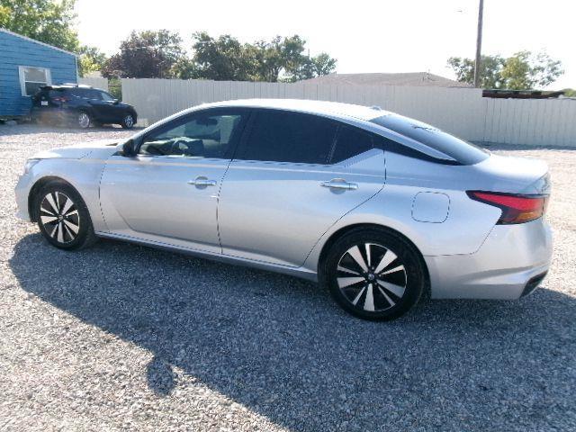 Nissan Altima  2021