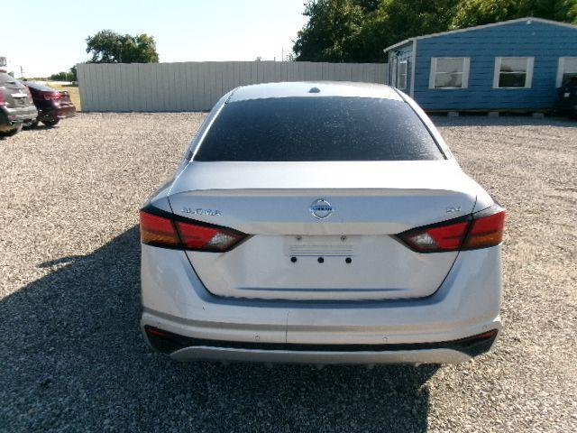 Nissan Altima  2021
